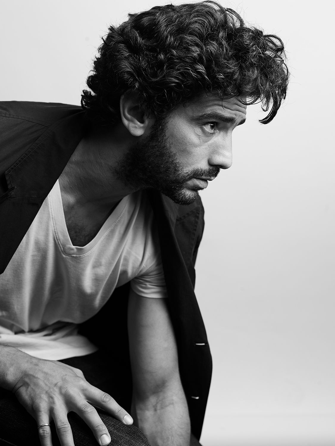 Portrait noir et blanc de l'acteur Salim Kechiouche par Ahmed Bahhodh