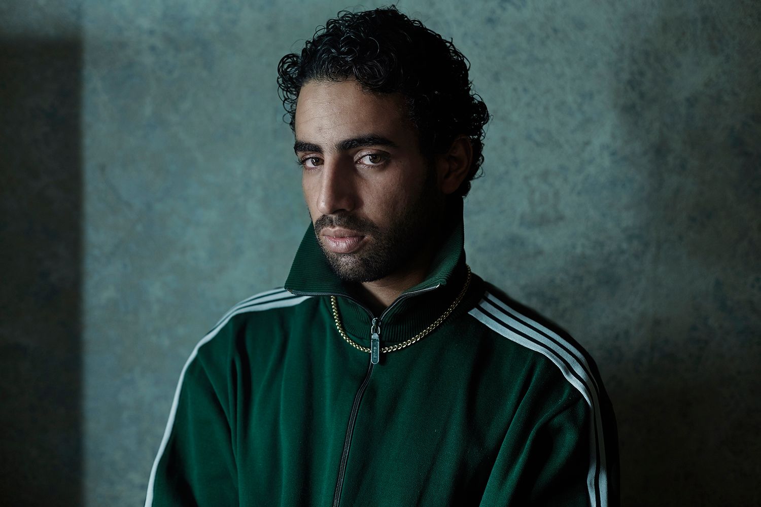 Portrait de l'acteur belgo-marocain Aboubakr Bensaihi, rôle principal dans le film Rebel et Black des réalisateurs Adil et Billal.