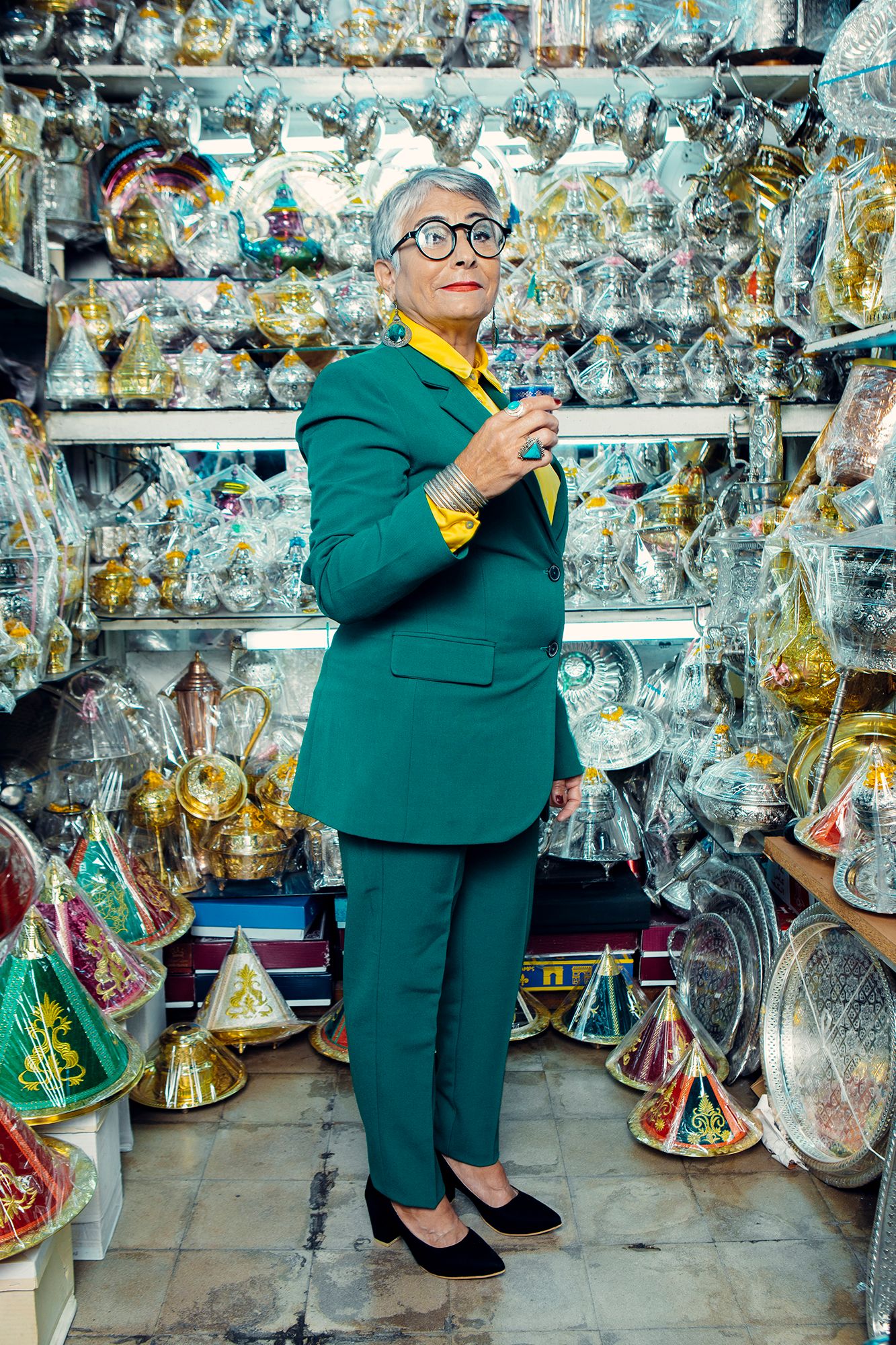 Une tenue stylée pour une dame élégante dans une boutique de théière marocaine Moroccan swag by Ahmed Bahhodh