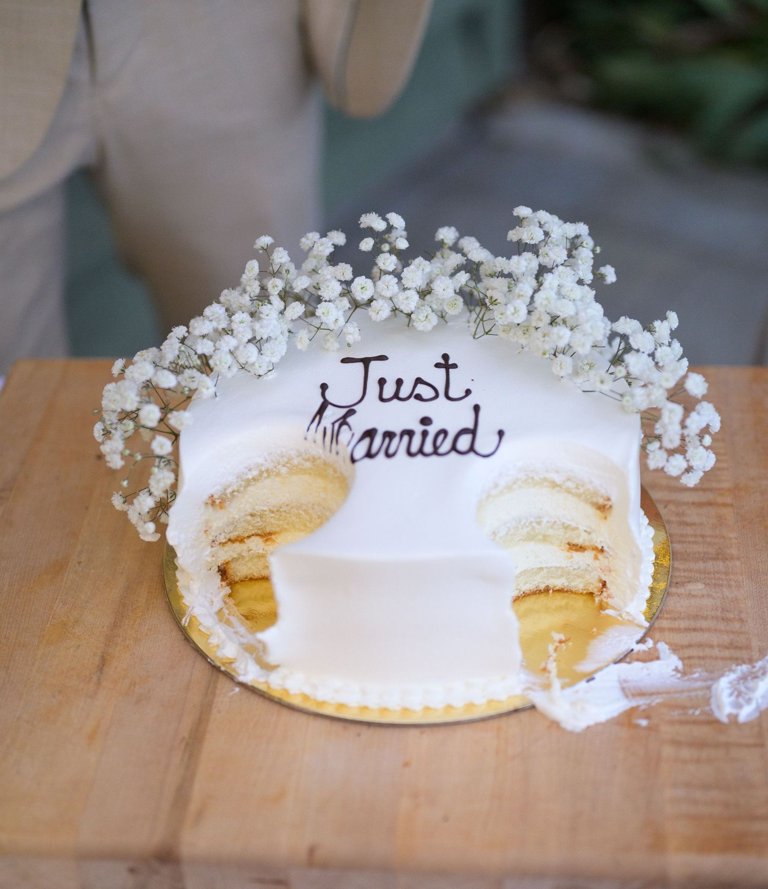 Wedding cake plate decorated with baby's breath flowers and 'Just Married' text.
