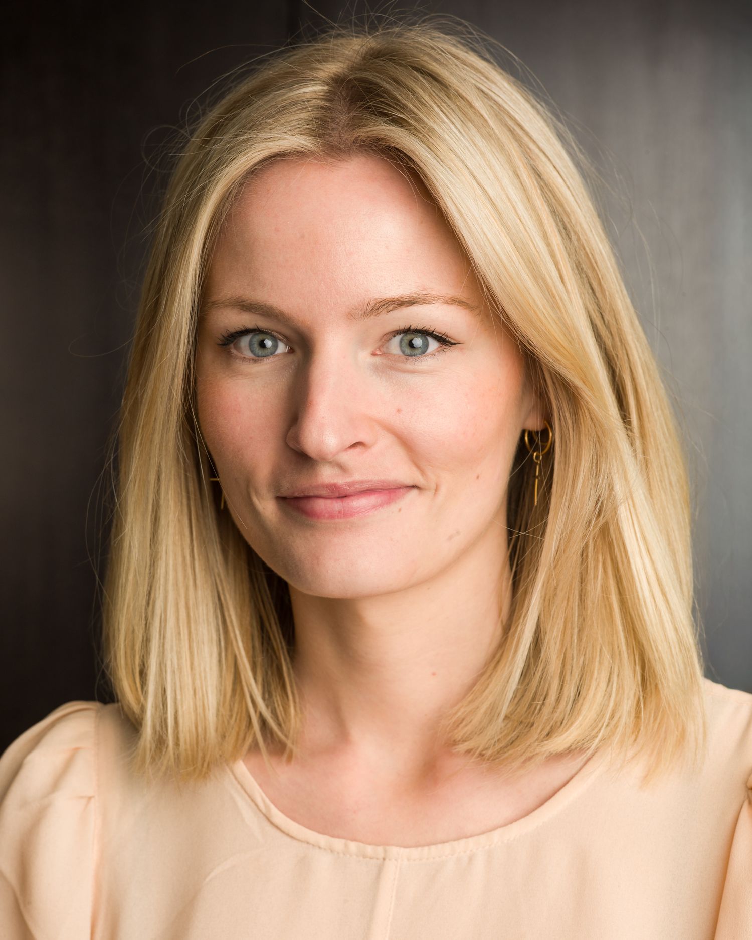 Close-up headshot sequence showing blonde woman with varying expressions against dark background.