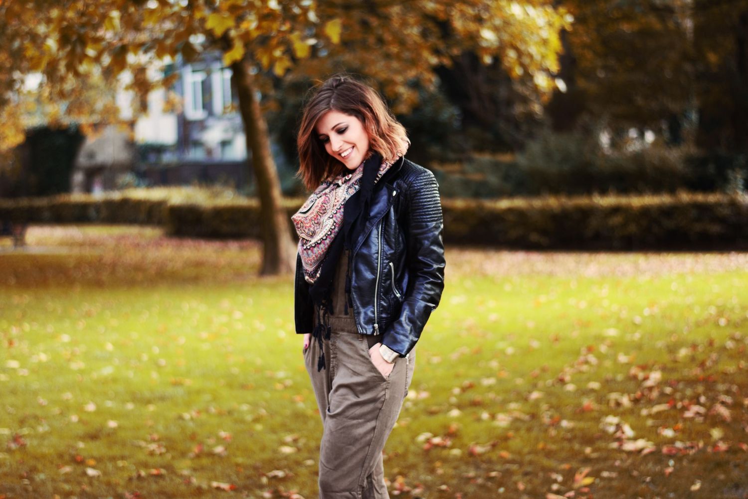 Autumn portrait session in a park with fallen leaves and natural lighting.