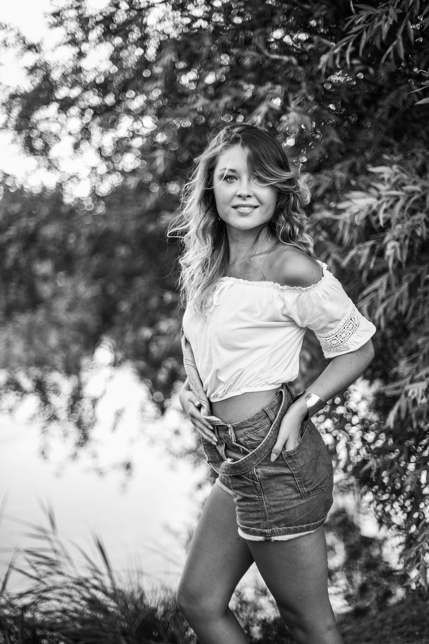 Black and white outdoor portrait session in casual denim and lace outfit.