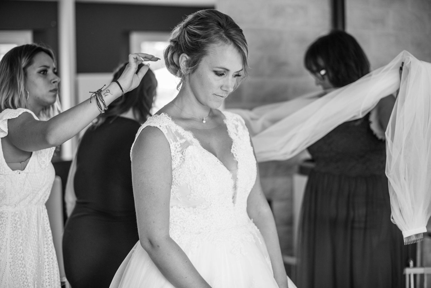 Black and white photos showing the elegant details of a bride getting ready.