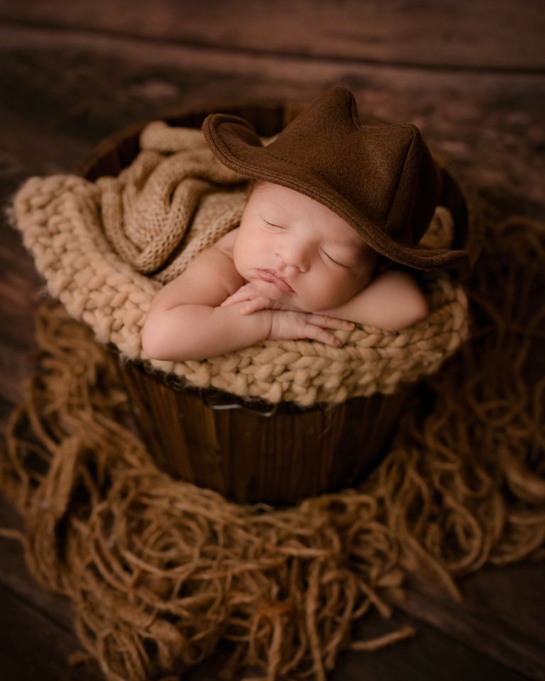 North Alabama Newborn Photographer
Southern Tennessee Newborn Photography 
Newborn mini session, Newborn session near me 
watch me grow