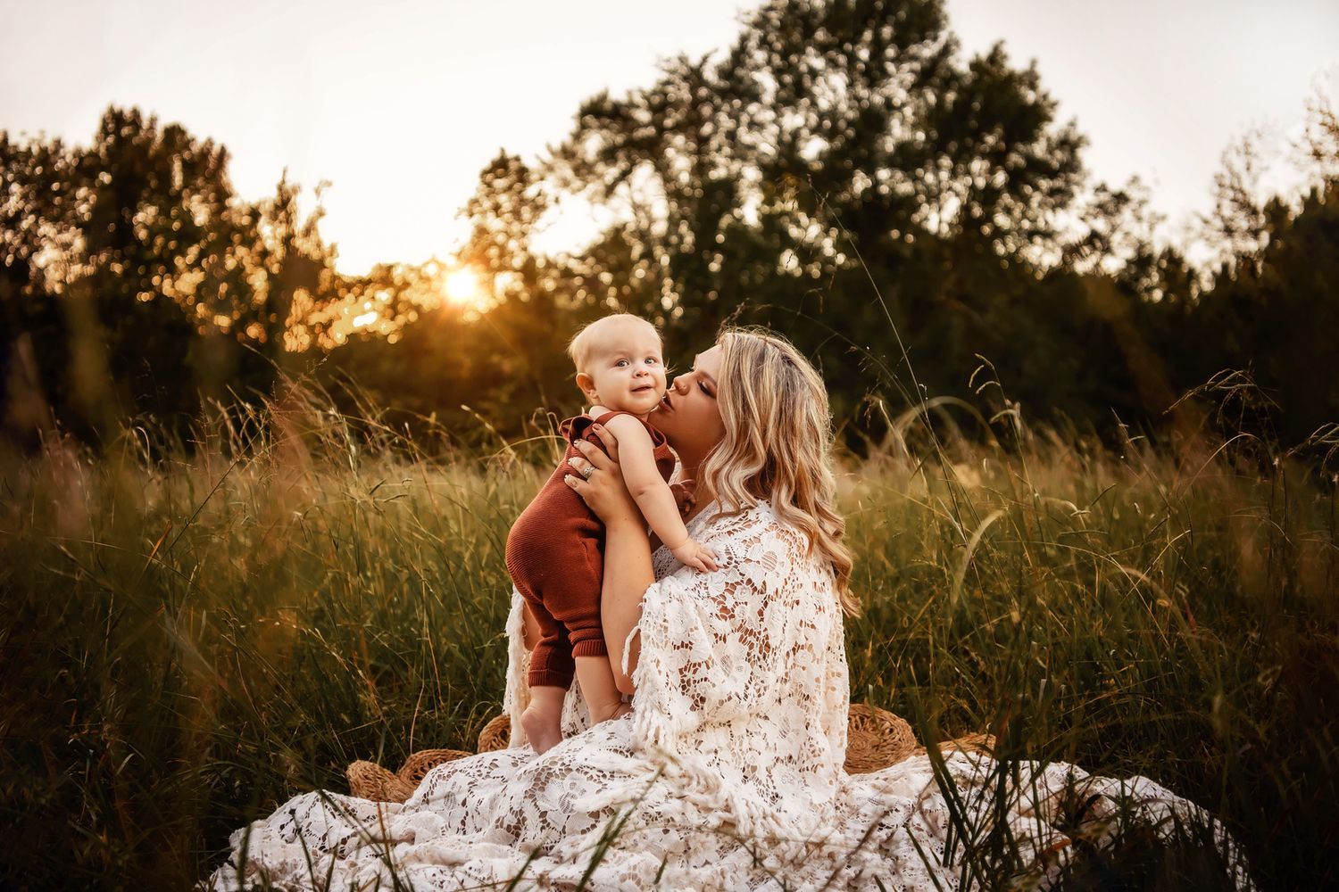 Mommy and me sessions near me.  North Alabama Photographer Shoals, Florence, Killen, Rogersville, Anderson, Madison, Athens, Huntsville, AL