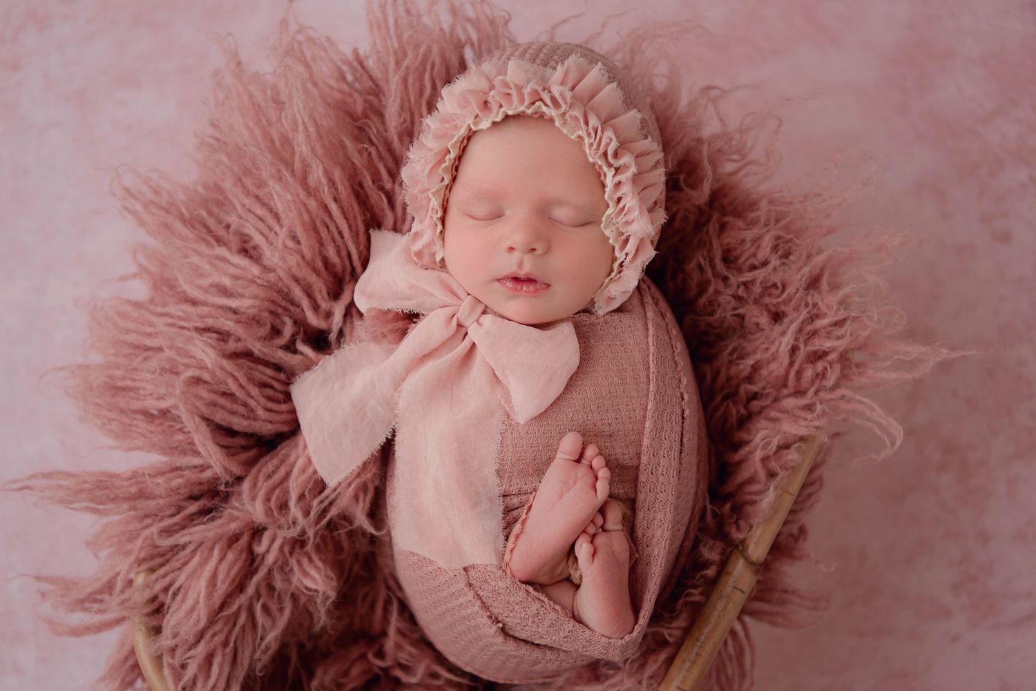 North Alabama Newborn Photographer
Southern Tennessee Newborn Photography 
Newborn mini session, Newborn session near me 
watch me grow