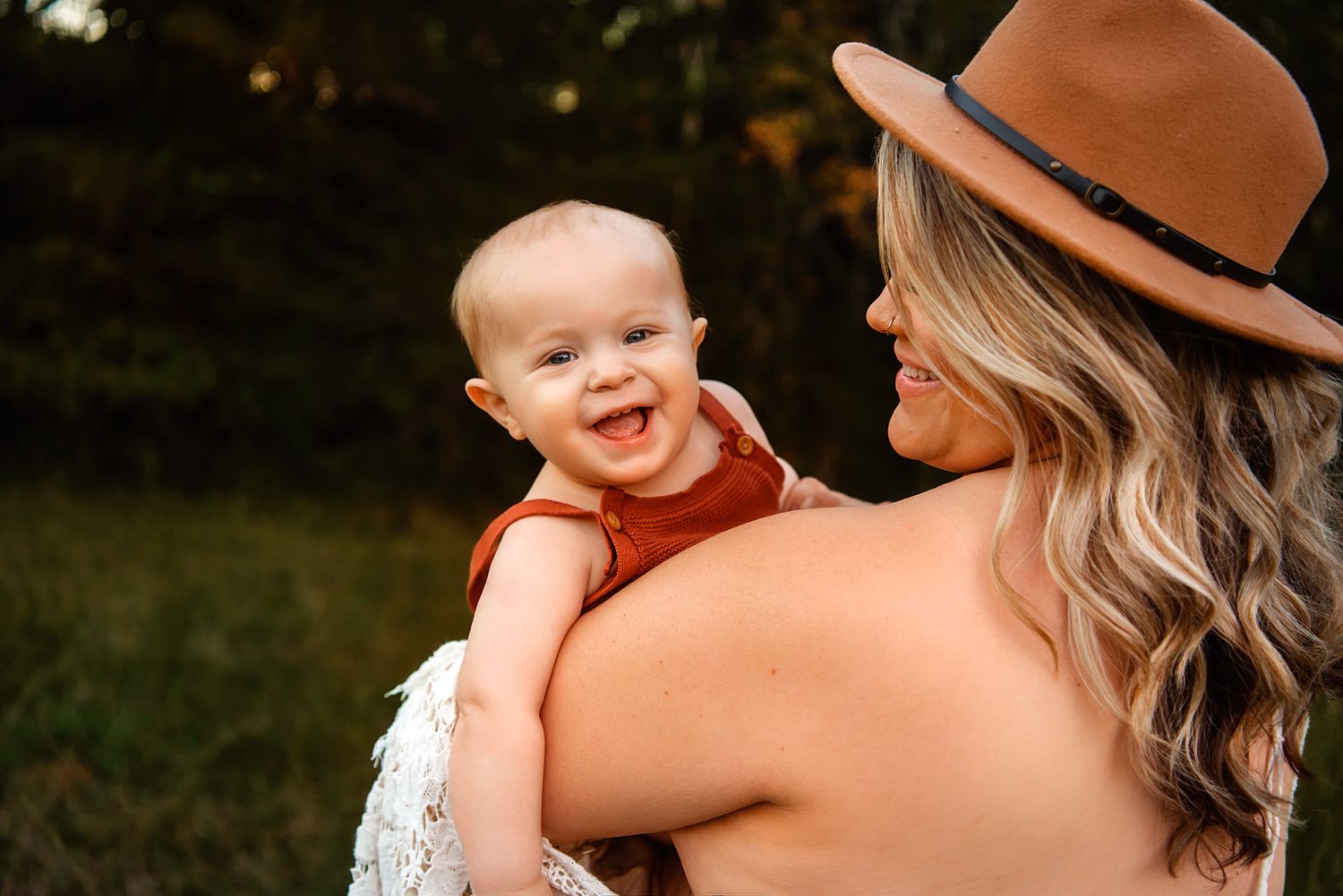 Mommy and me sessions near me.  North Alabama Photographer Shoals, Florence, Killen, Rogersville, Anderson, Madison, Athens, Huntsville, AL