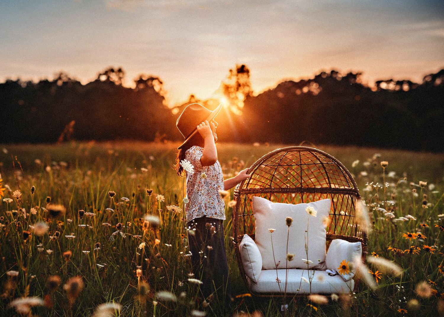 Golden hour photographer near me, Family photographer near Muscle Shoals, Newborn photographer near Killen, AL. Golden hour light