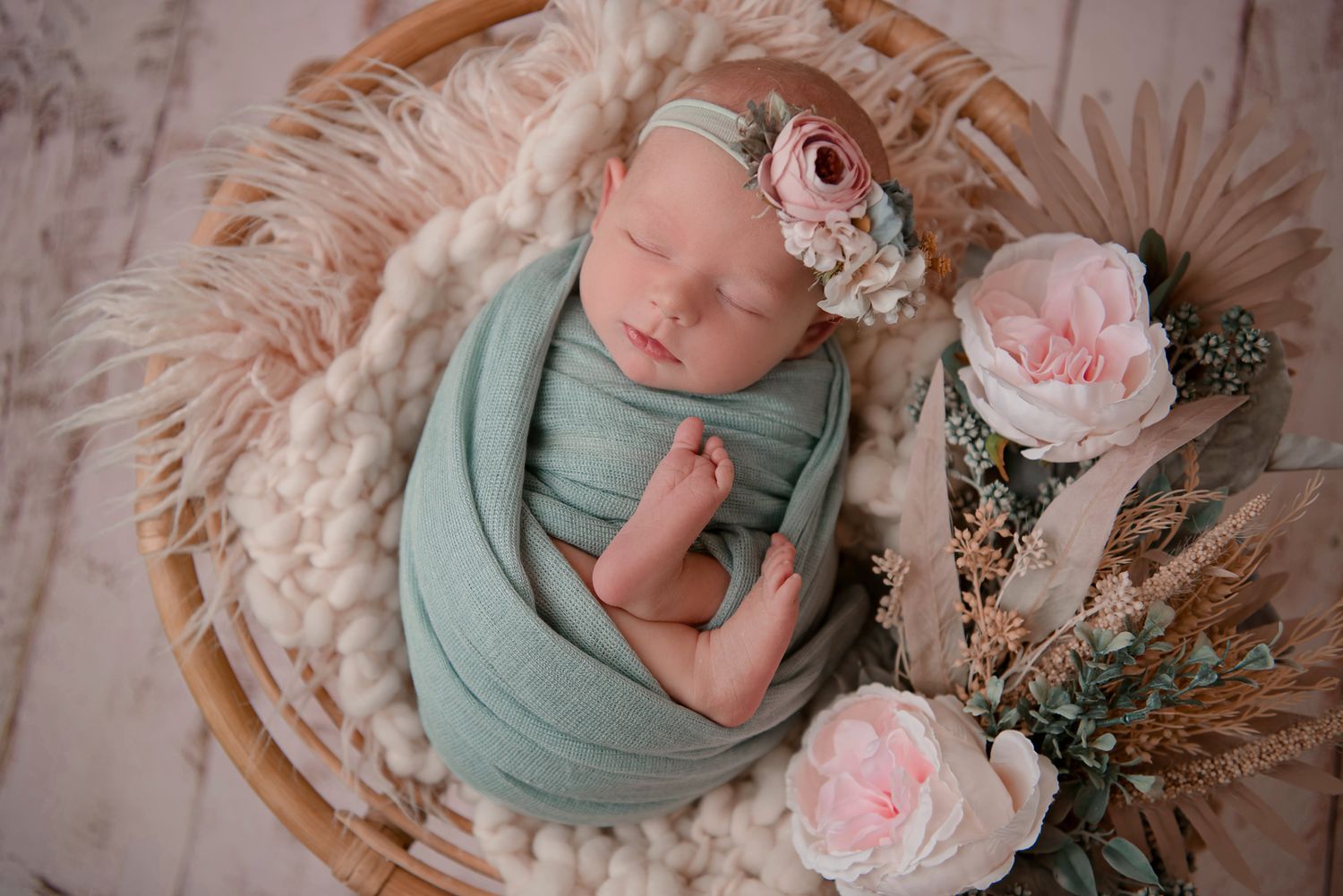 North Alabama Newborn Photographer
Southern Tennessee Newborn Photography 
Newborn mini session, Newborn session near me 
watch me grow