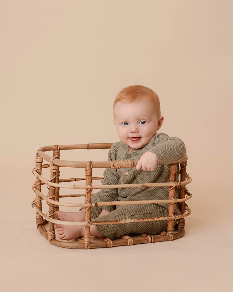 Watch me grow plans. Milestone photographer near me. 
Baby plans, North Alabama newborn and watch me grow photographer. Milestone sessions