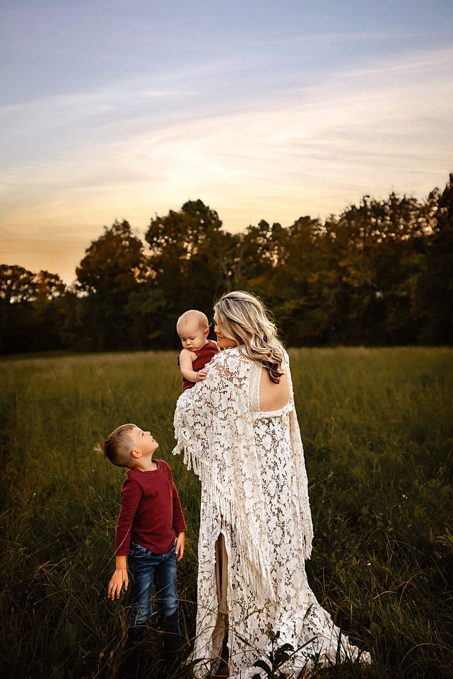 Mommy and me sessions near me.  North Alabama Photographer
Shoals, Florence, Killen, Rogersville, Anderson, Madison, Athens, Huntsville, AL