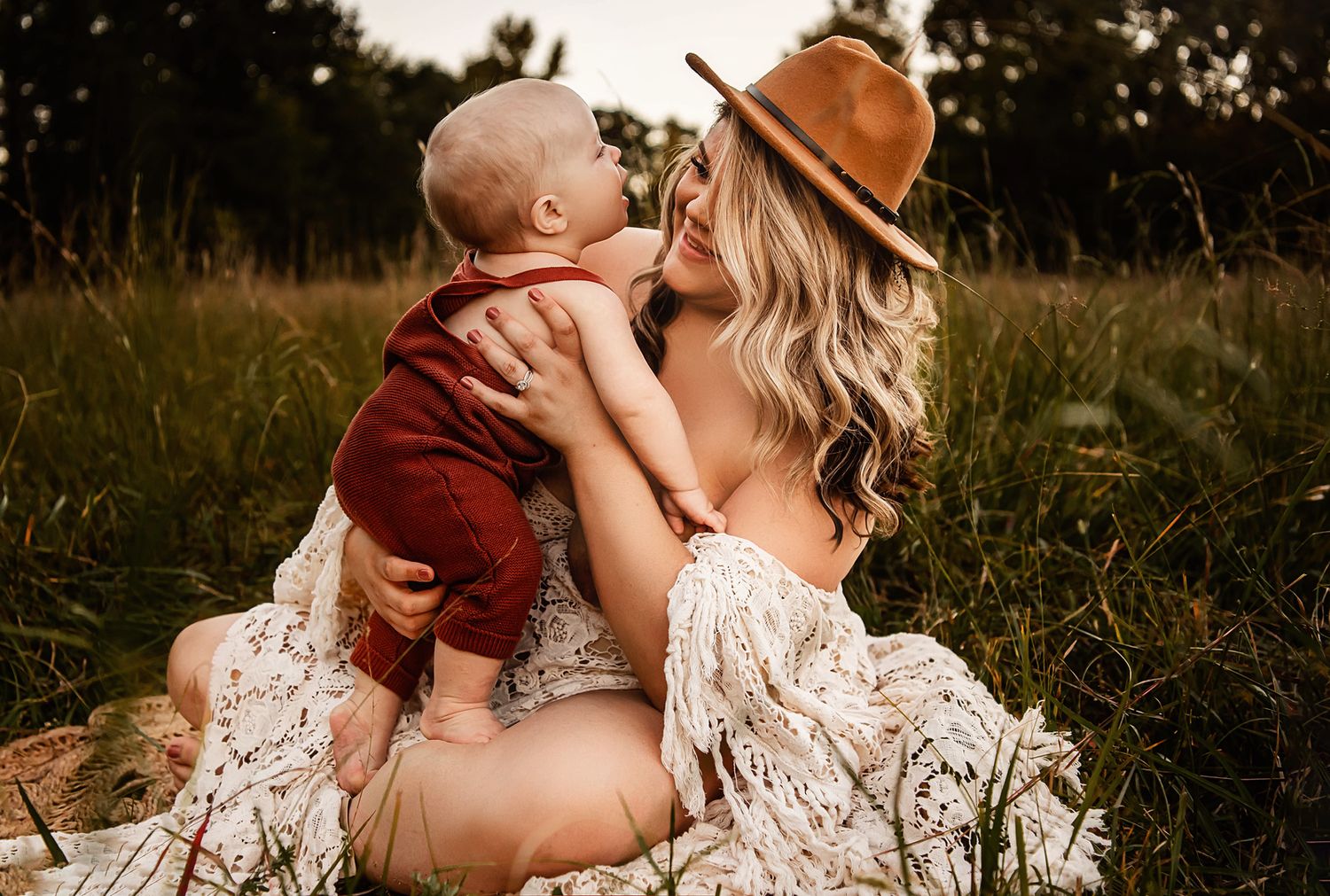 Mommy and me sessions near me.  North Alabama Photographer Shoals, Florence, Killen, Rogersville, Anderson, Madison, Athens, Huntsville, AL