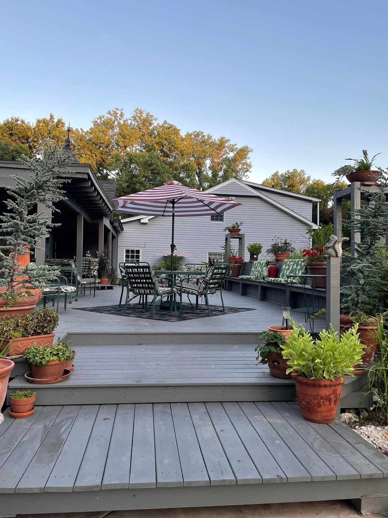 Multi level deck spaces for lounging,dining and socializing.