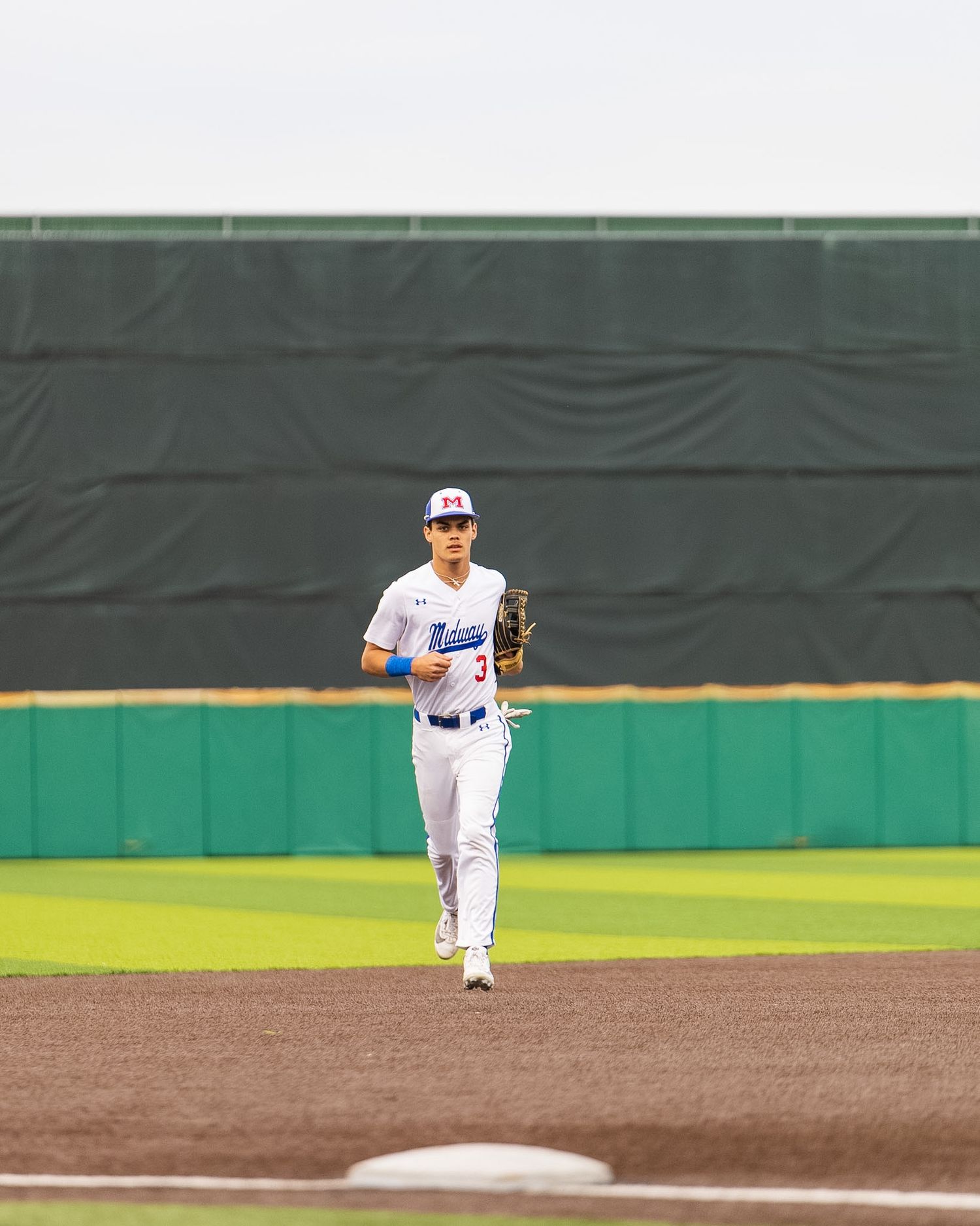 baseball player running from the outfield