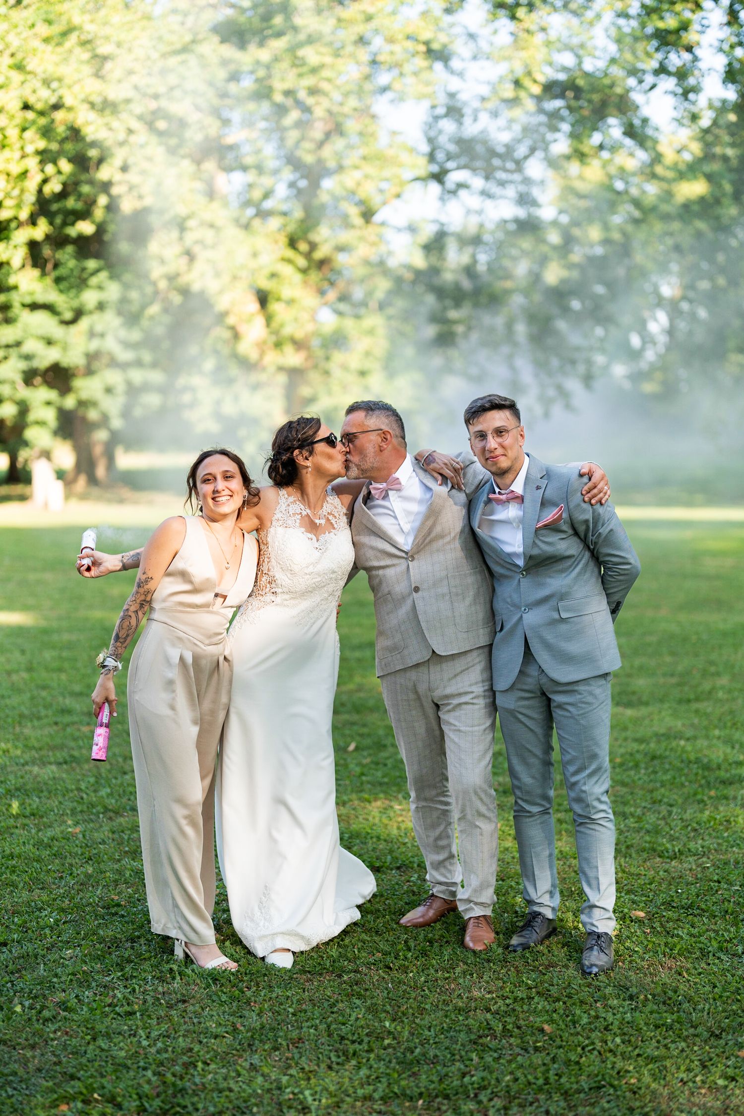 photos de mariage avec les enfants- complicité-amour-mariage-souvenirs-sourire