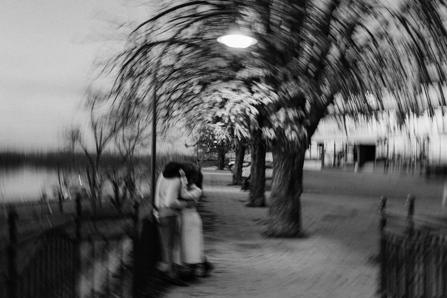 Делян Наров сватбен фотограф. Красива сватбена фотосесия сред природата. Сватбена фотография Русе.
