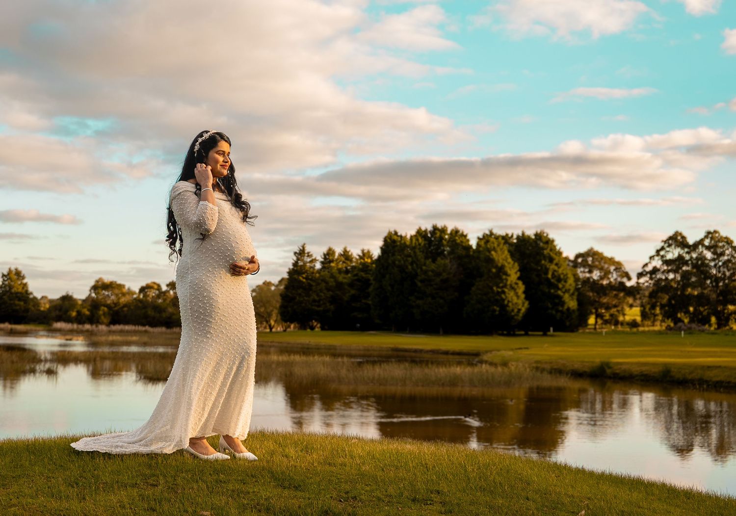 Pregnant woman posing for a maternity photoshoot in Melbourne