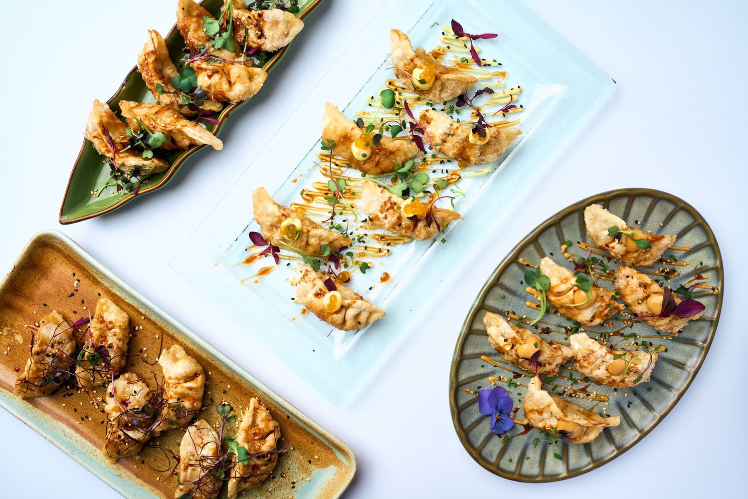 Fotografía gastronómica de una selección de platos elaborados y aperitivos
