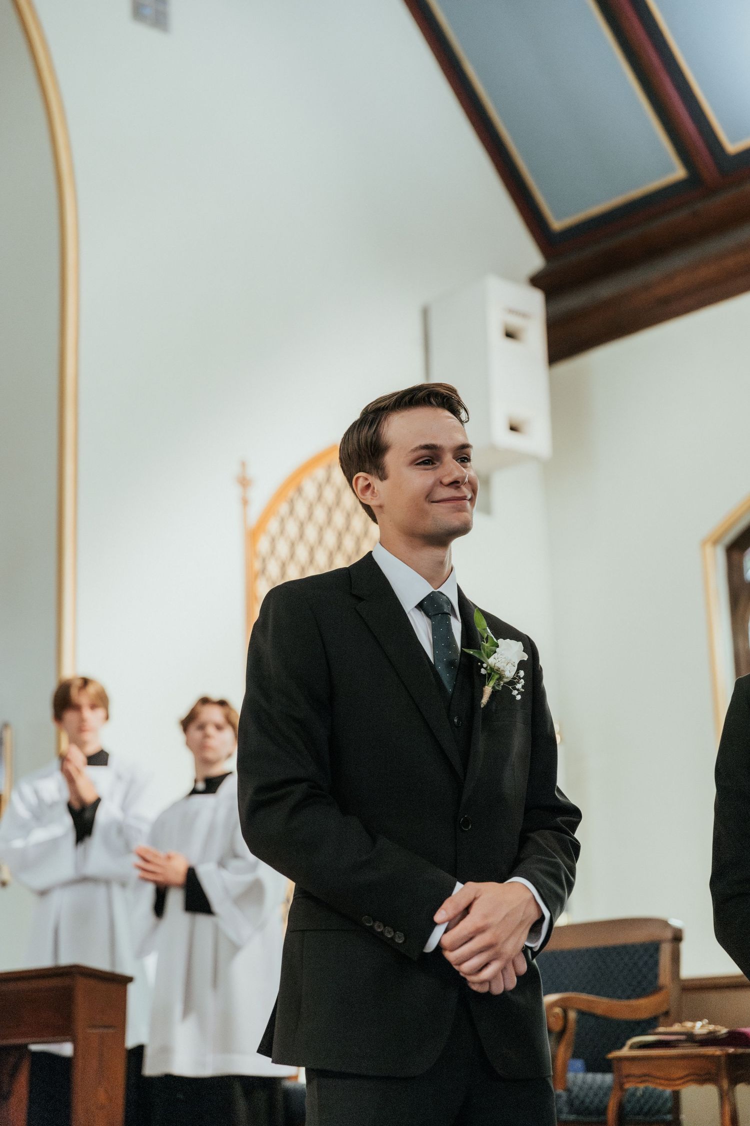 groom waiting for bride