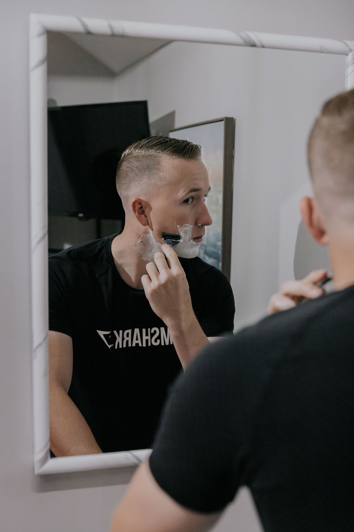 groom shaving
