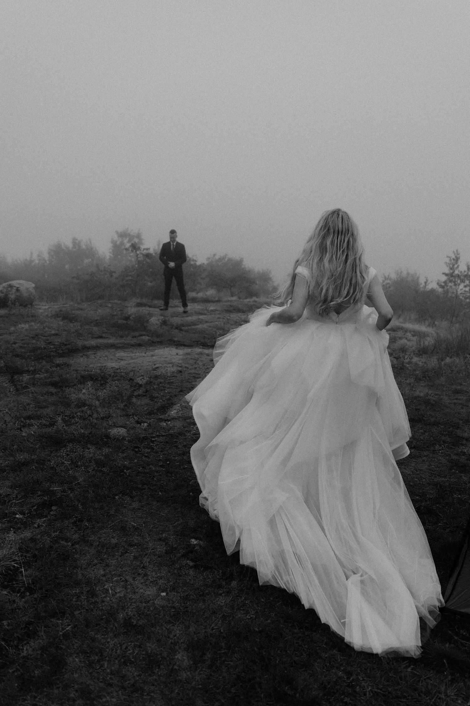 bride walking to groom for first look
