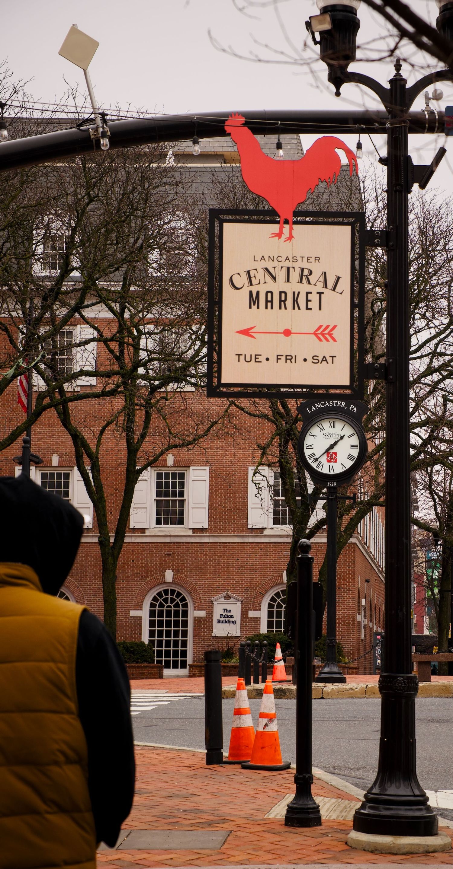 Street sign pointing to Central Market in Lancaster.