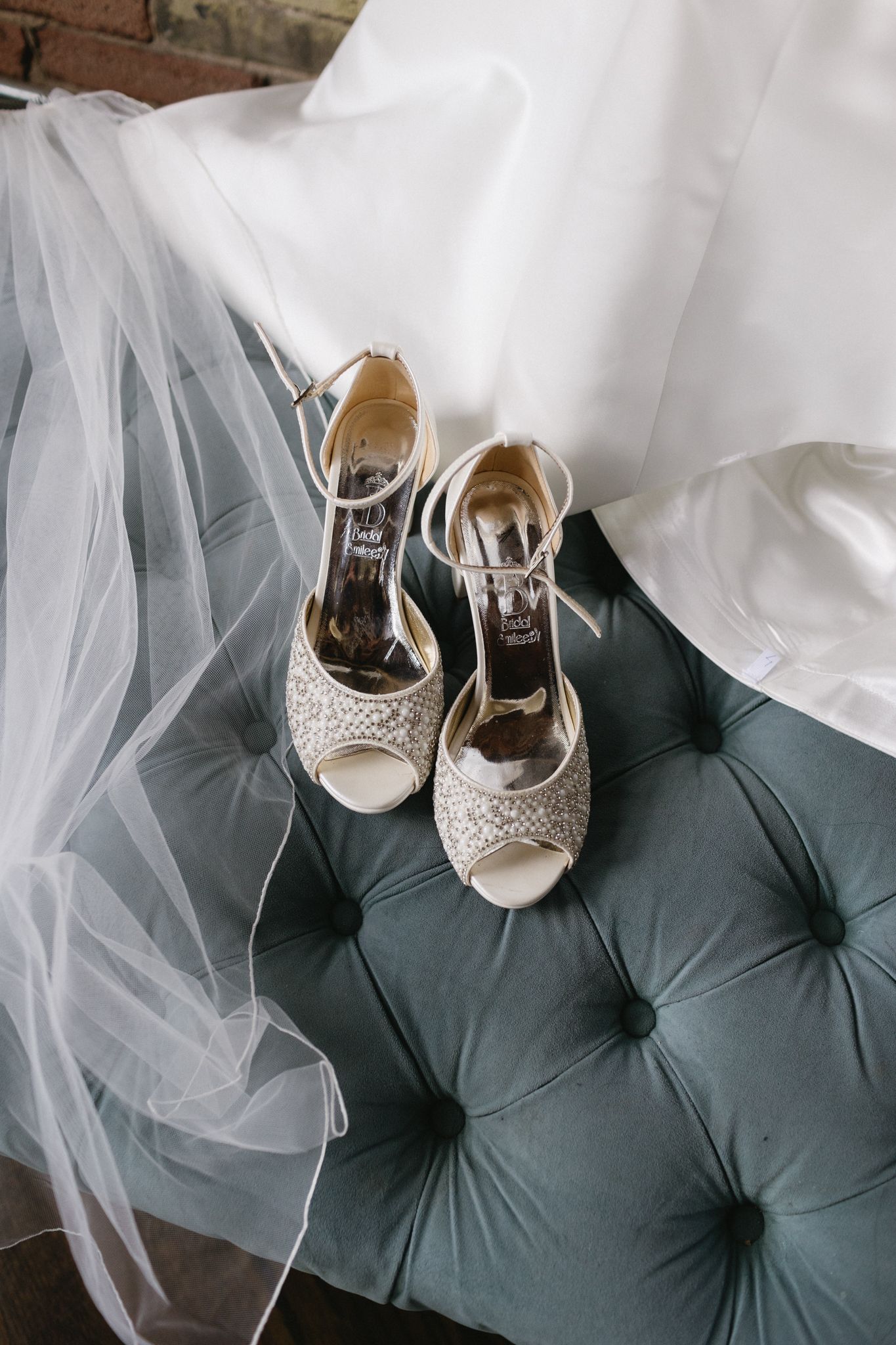 Timeless wedding moments at Cairnwood Estate Philadelphia, editorial style-6.jpg