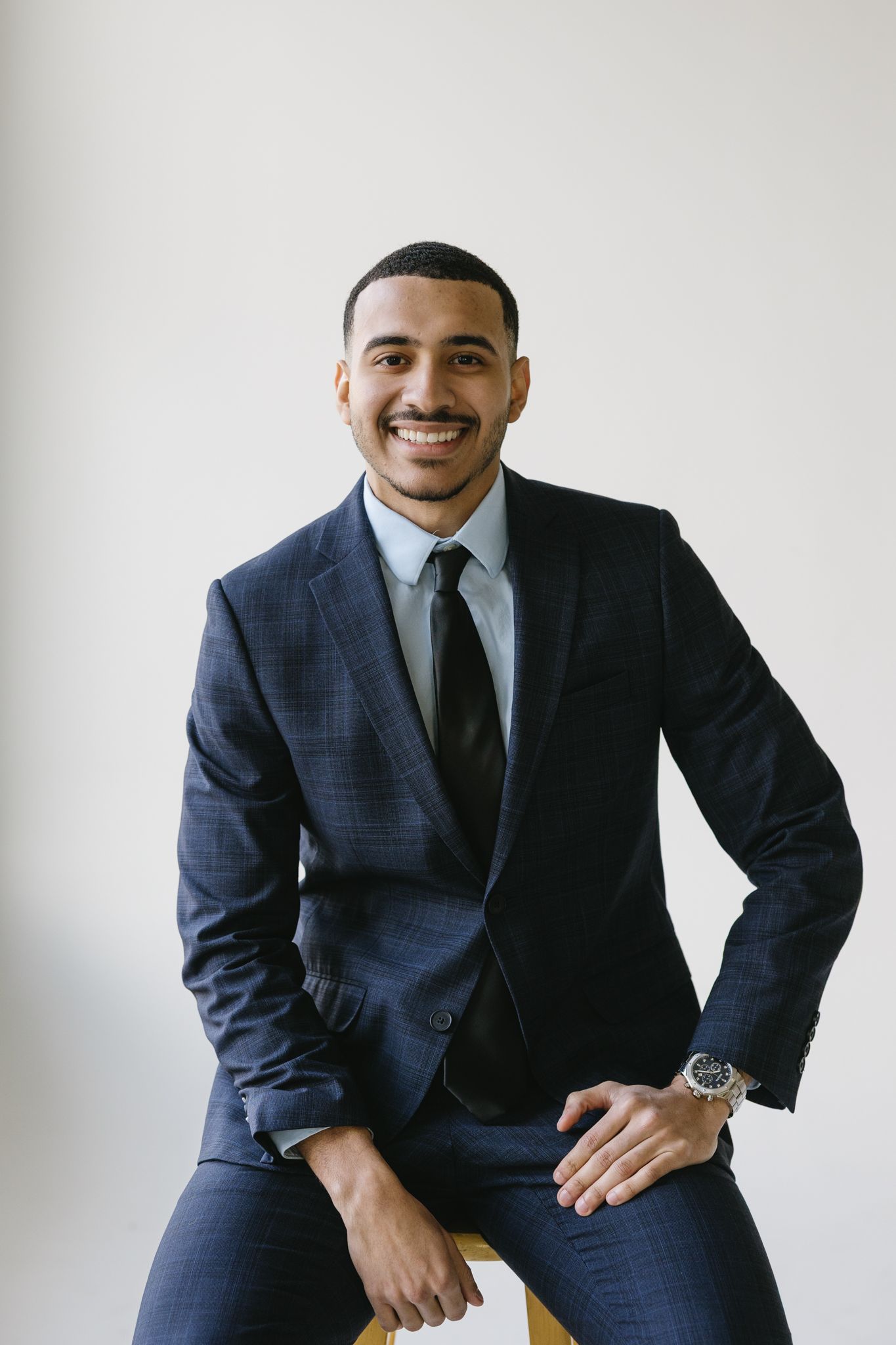 Philadelphia brand photographer capturing a creative entrepreneur in a styled workspace, showcasing personality, behind-the-scenes moments,