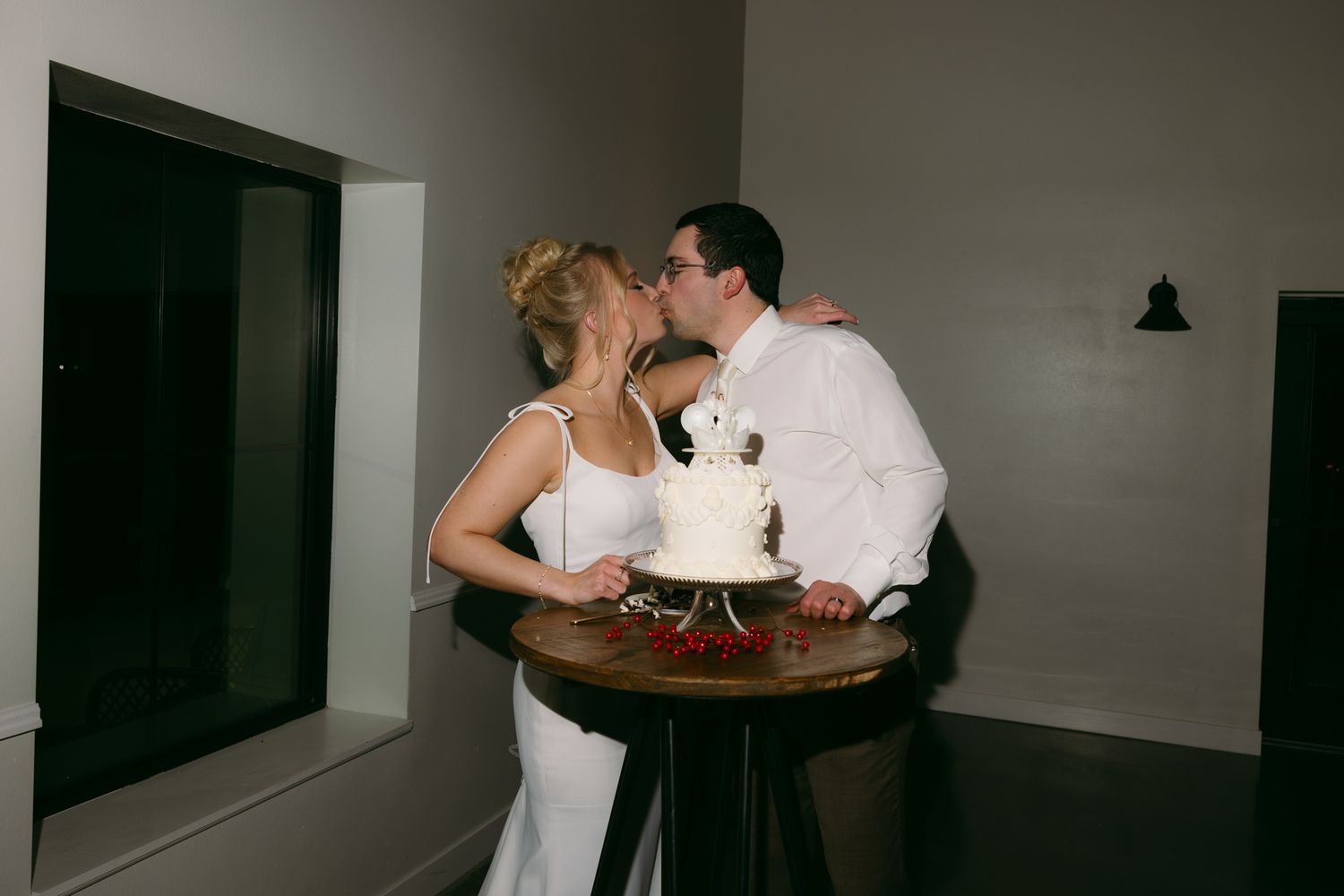 Timeless wedding moments at ONE North Broad Philadelphia, natural light photography-1.jpg