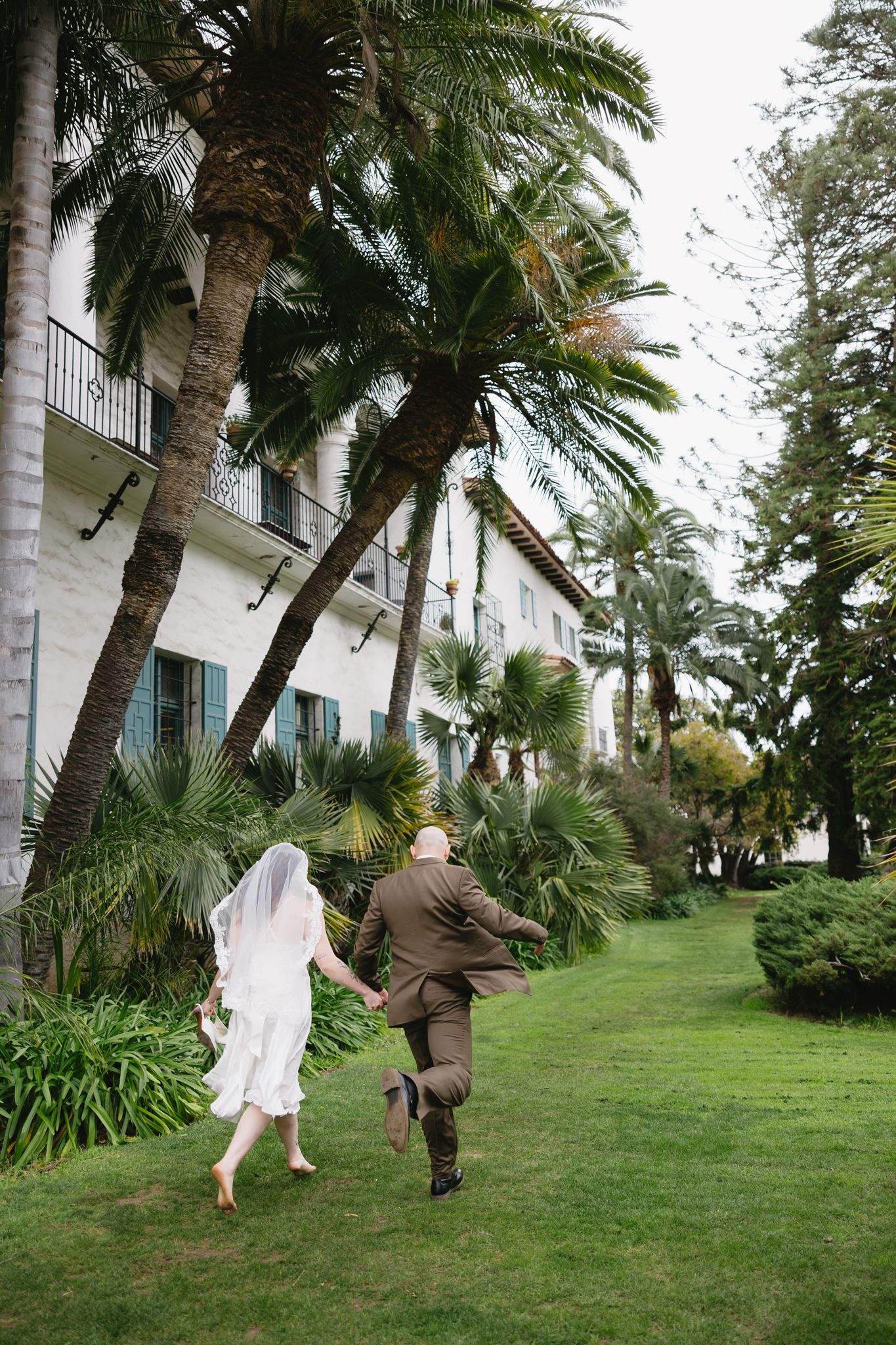 Philadelphia luxury wedding photographer capturing candid moments and real emotion-10.jpg