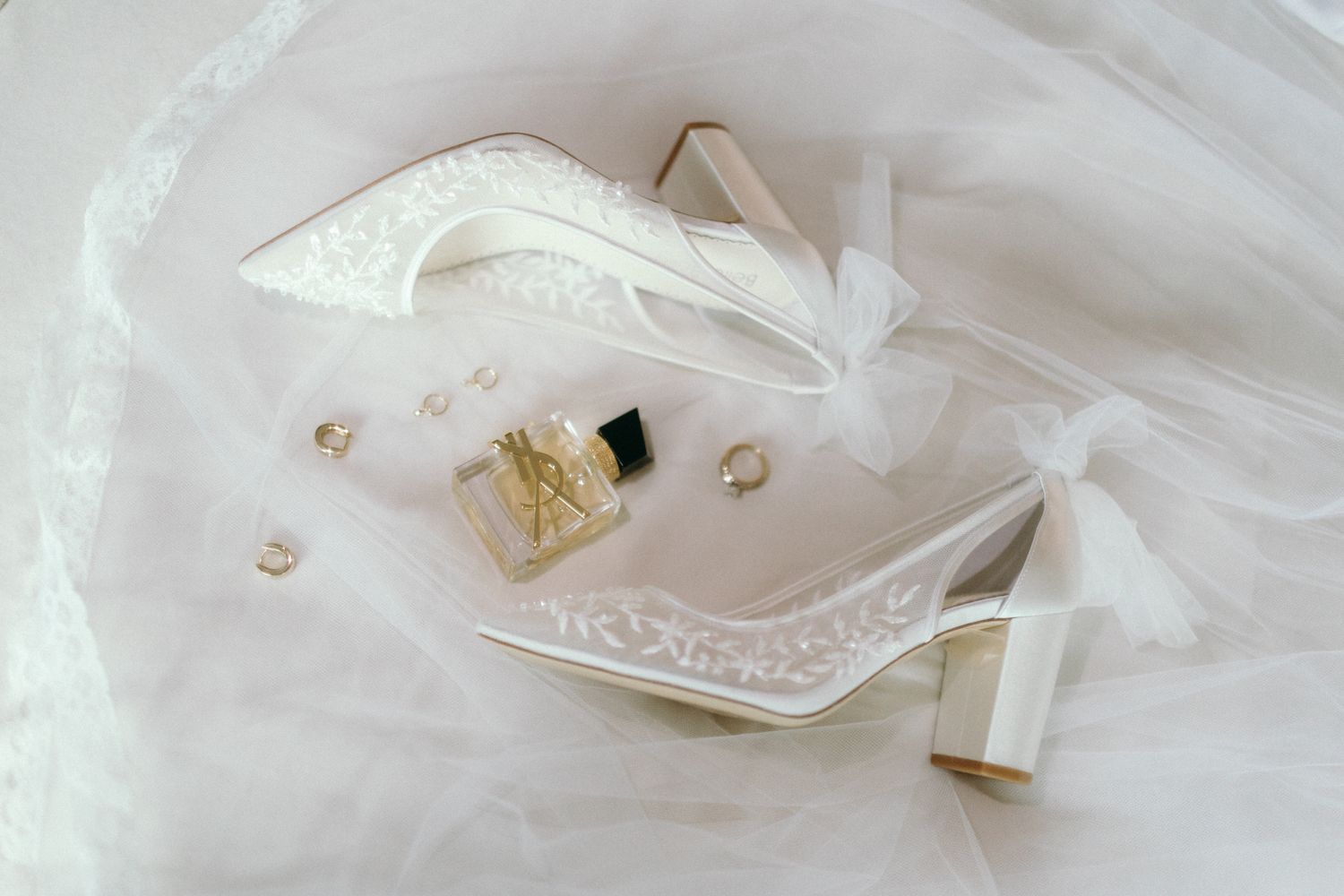 Bride and groom portraits at Cairnwood Estate Philadelphia, natural light photography.jpg