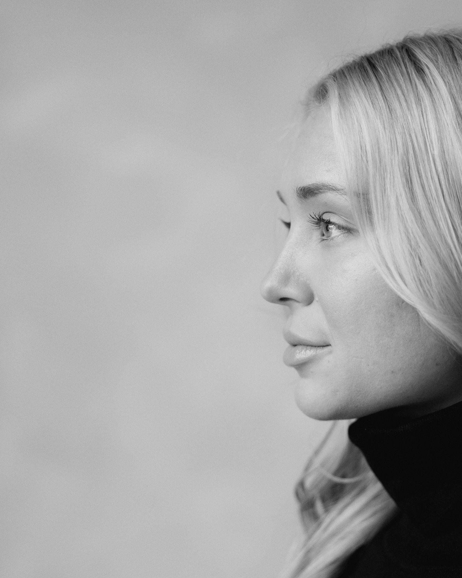 A series of profile portraits in black and white showing different angles of a blonde woman looking sideways.