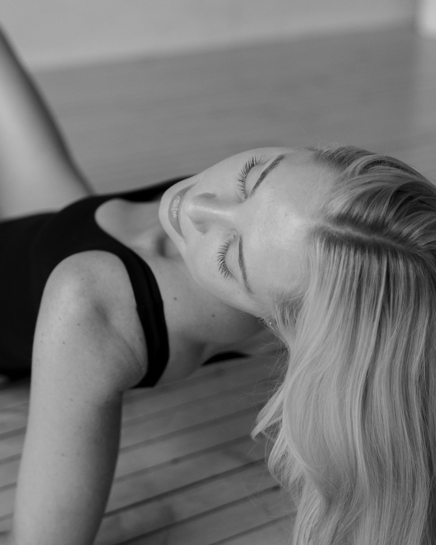 Dramatic black and white close-up shots showing artistic movement and expression.