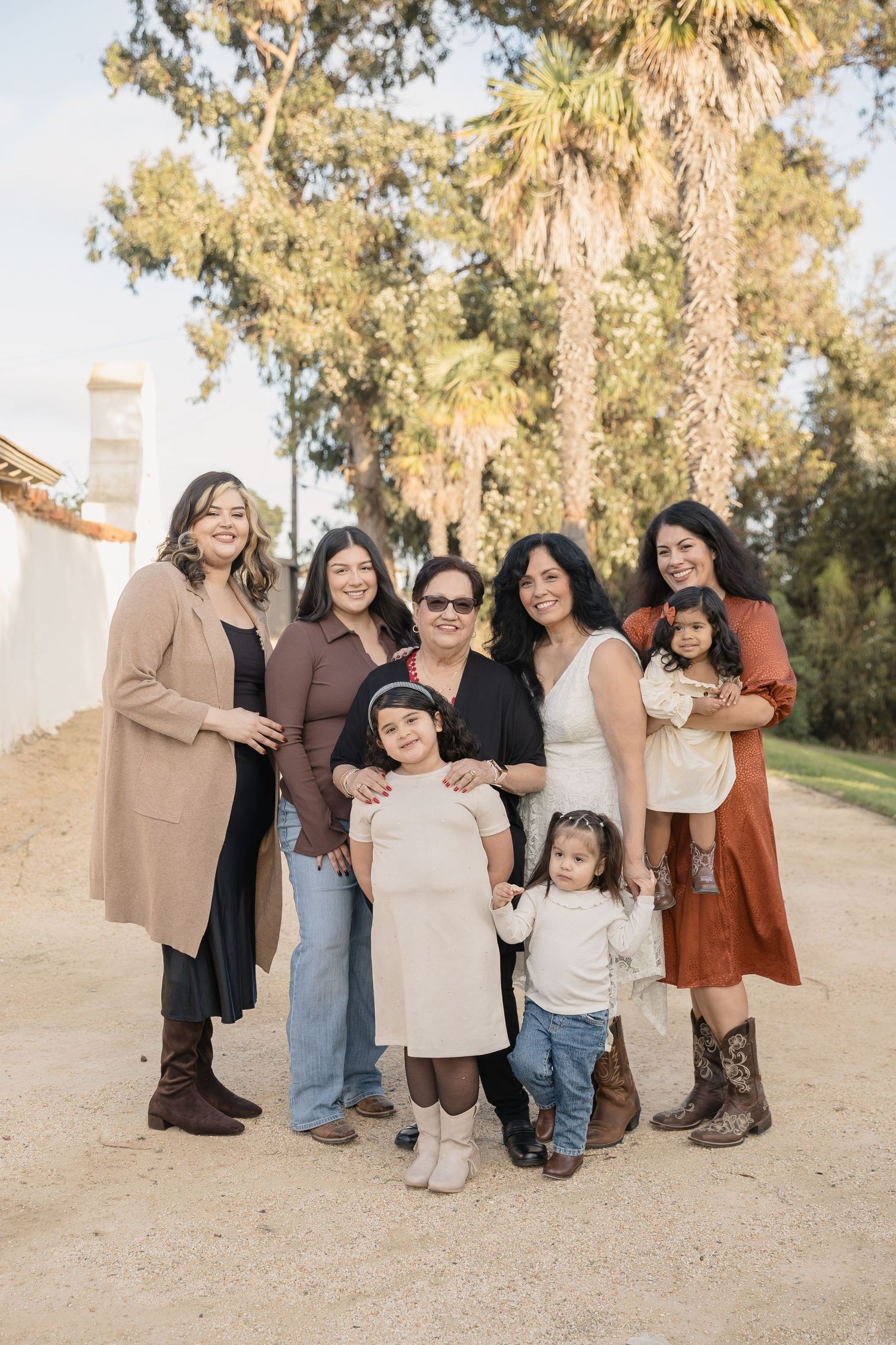 Extended family photos in Ventura, California.