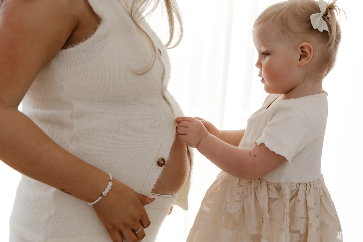 Maternity session with sibling