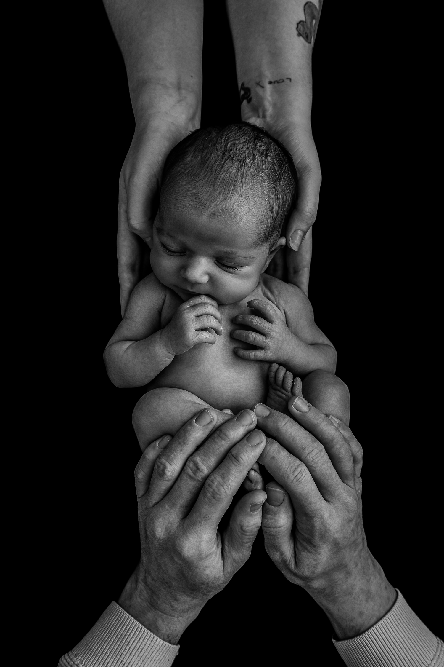 Black-and-white image newborn