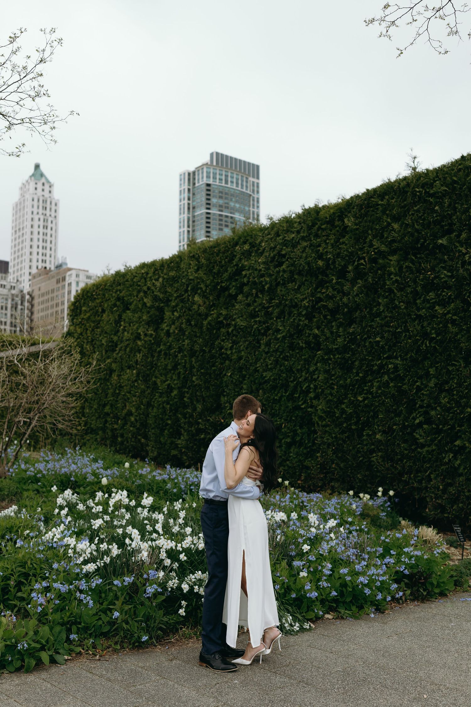 Chicago engagement photographer takes romantic garden photos