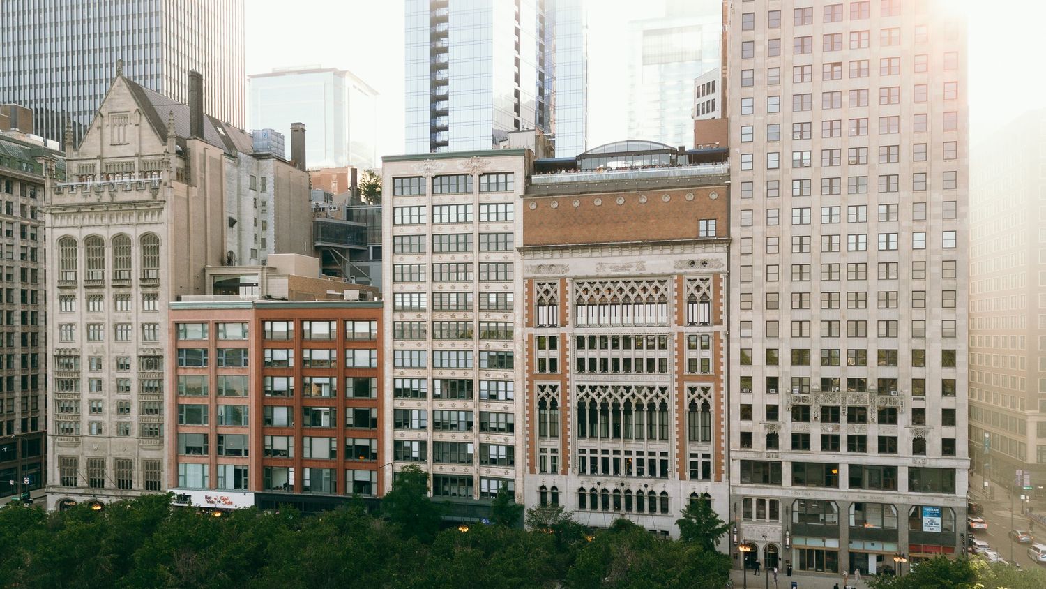 Luxury Chicago Athletic Association wedding captured by Chicago wedding photographer Kailee Rei Photography.