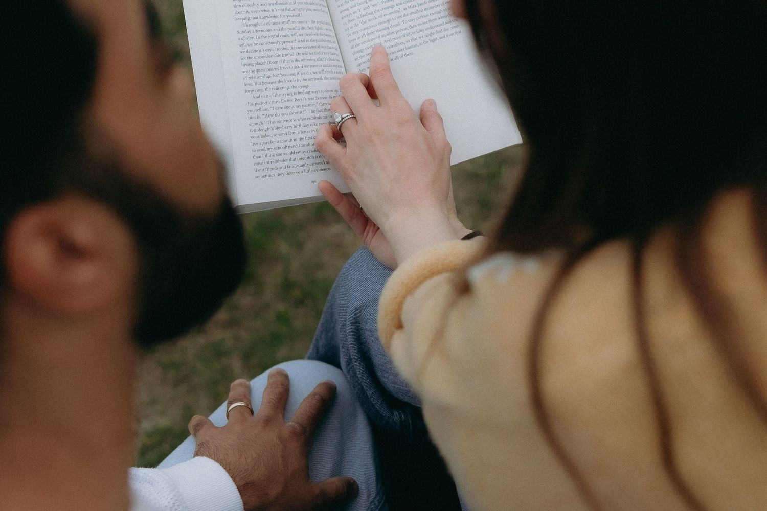 Chicago couples session with books and bikes