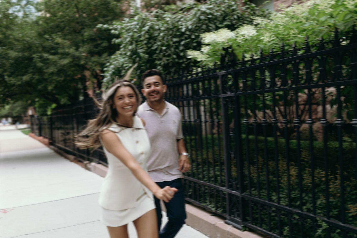 a classic engagement photo session in Chicagos gold coast. Engagement session inspired by friends