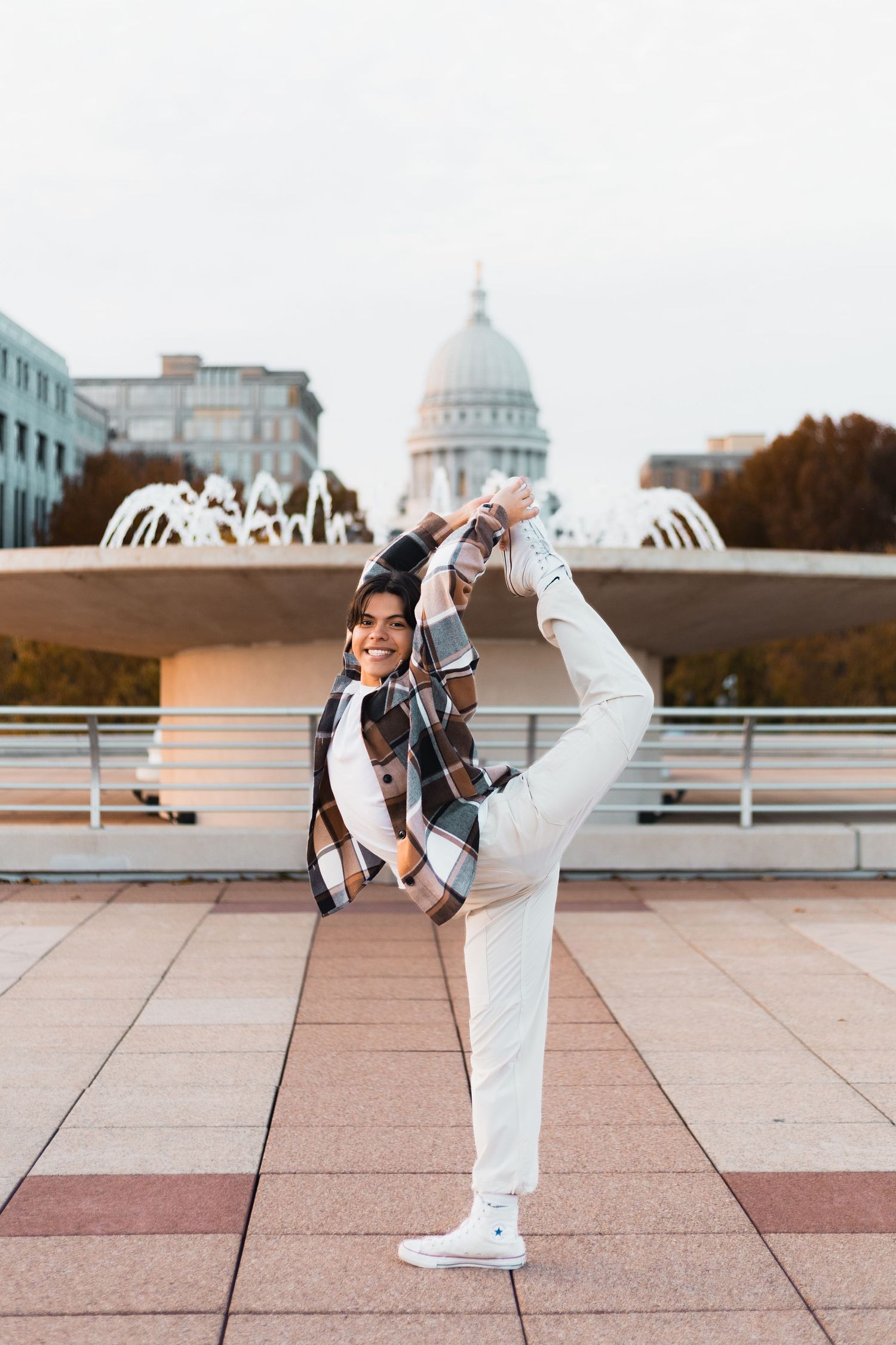 madison wi high school senior photographer portfolio best in wisconsin university photos capitol building cheerleader pose natural light