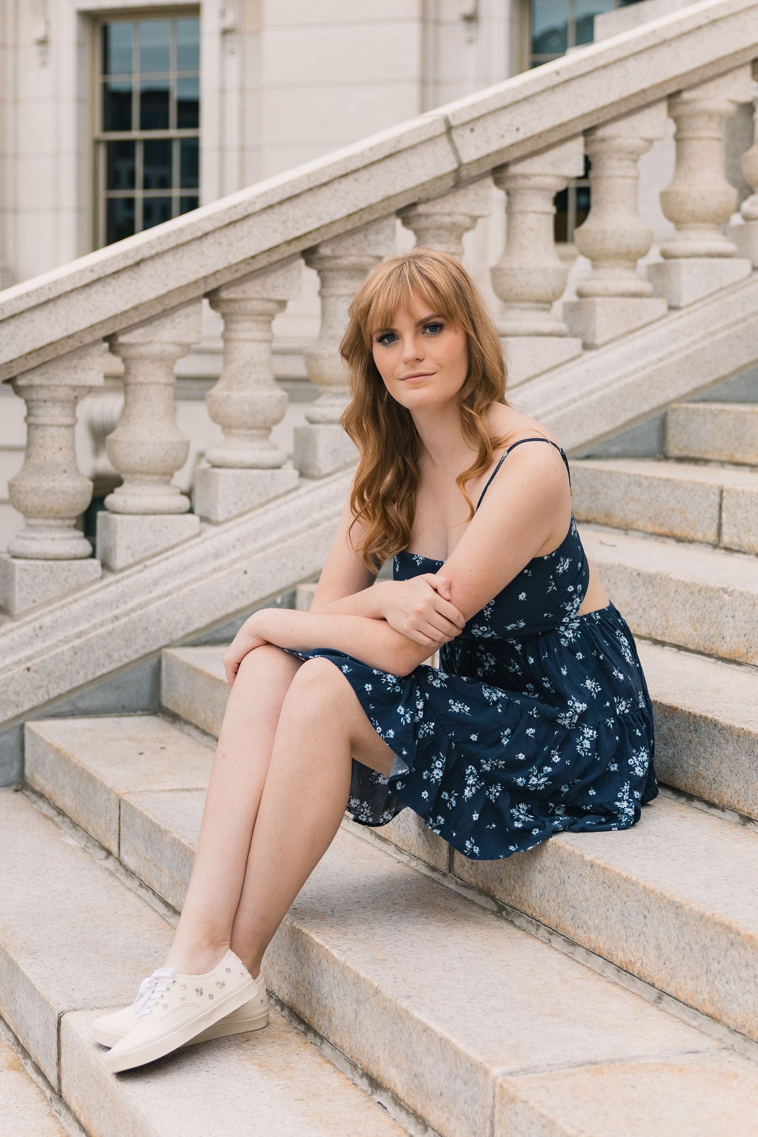 Madison, WI best photographer for senior pictures Little Dragan Photography Wisconsin State Capitol Building downtown urban vibes steps blue