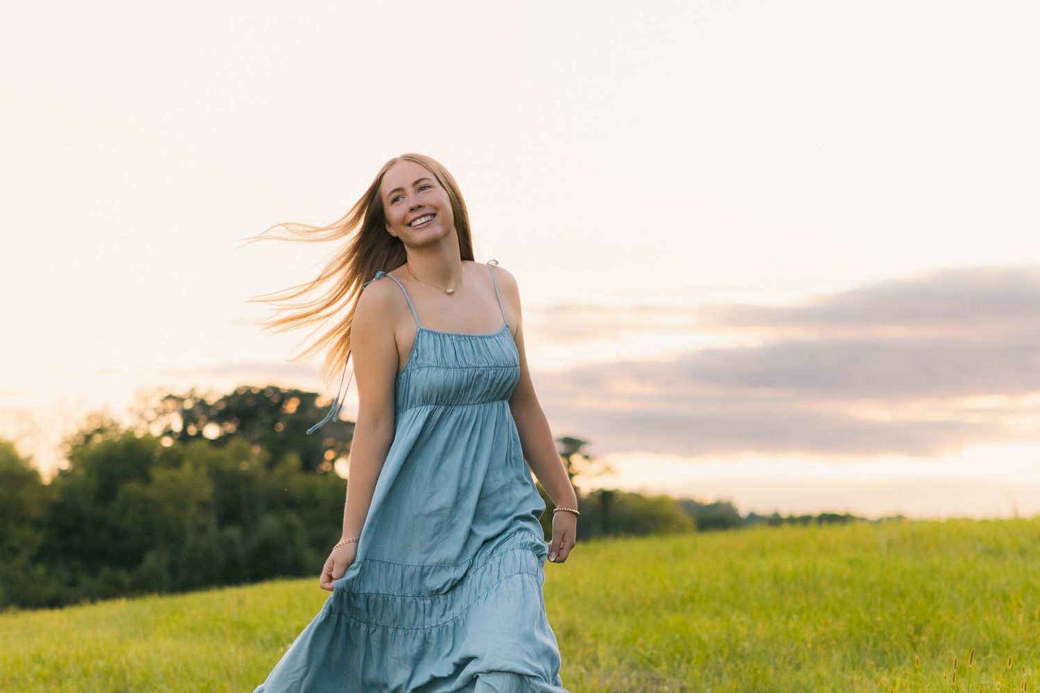 high school senior photographer in Madison, WI Little Dragan Photography Cross Plains Indian Lake County park field at sunset golden hour