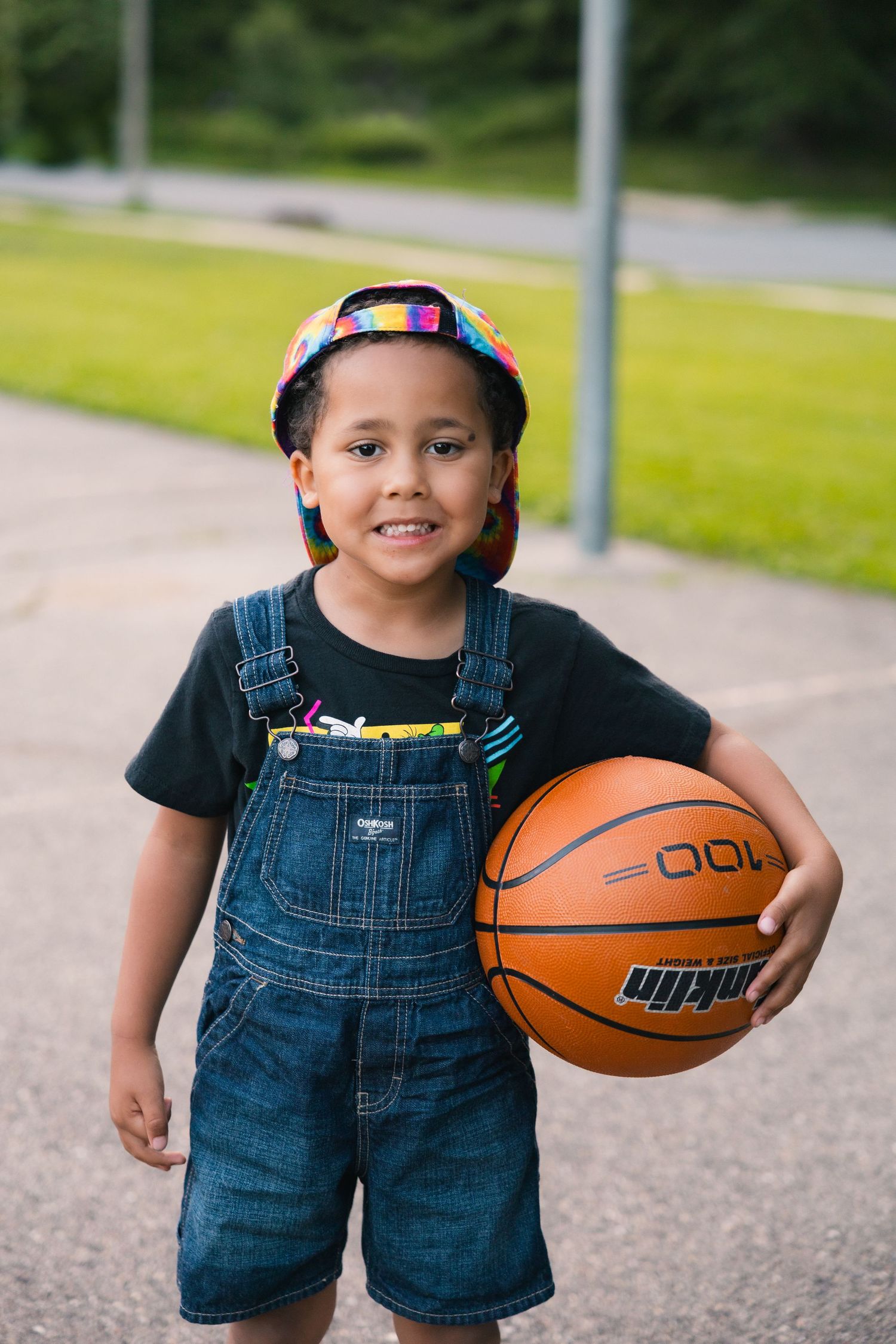 madison wi summer mini session family photographer nostalgic photos fun action candid sunridge park basketball popsicles bubbles wisconsin