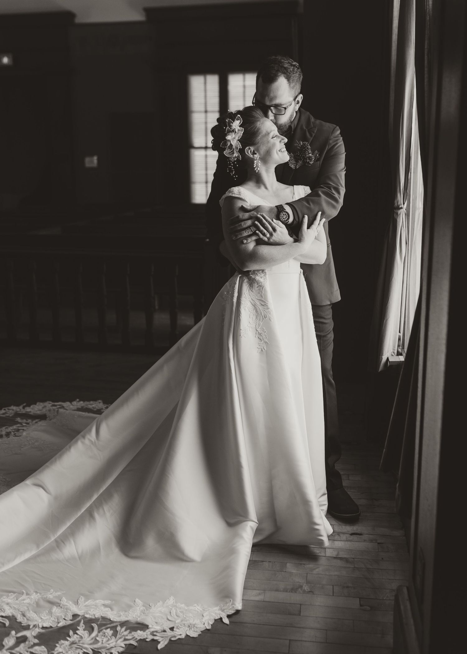 A dramatic black and white photo series captures intimate first dance moments at a wedding.