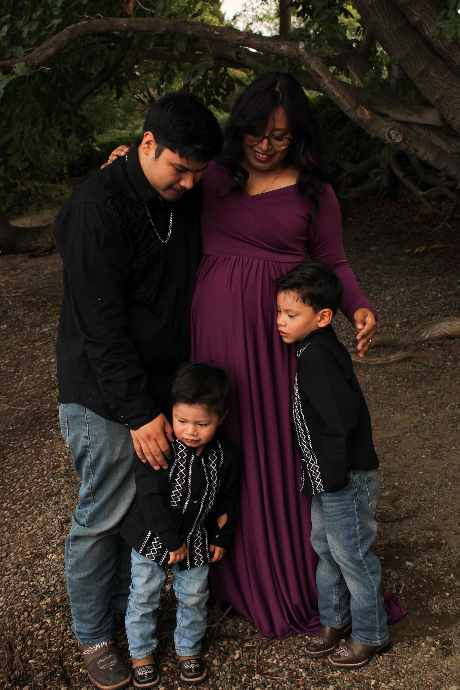 Family maternity session by the iver