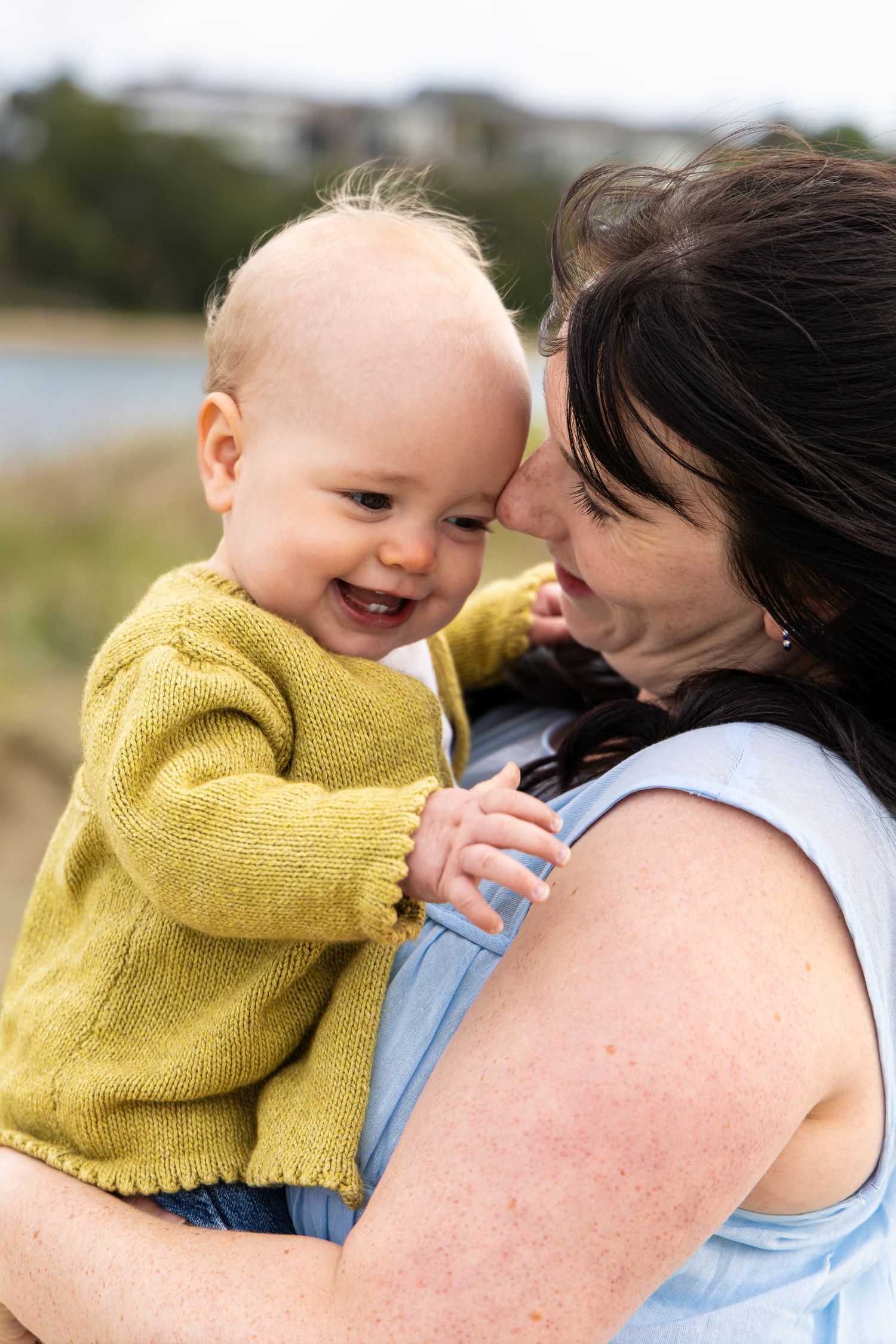 Auckland North Shore Mum and Baby Portrait: Sweet mother and child photo session at Orewa Beach.
