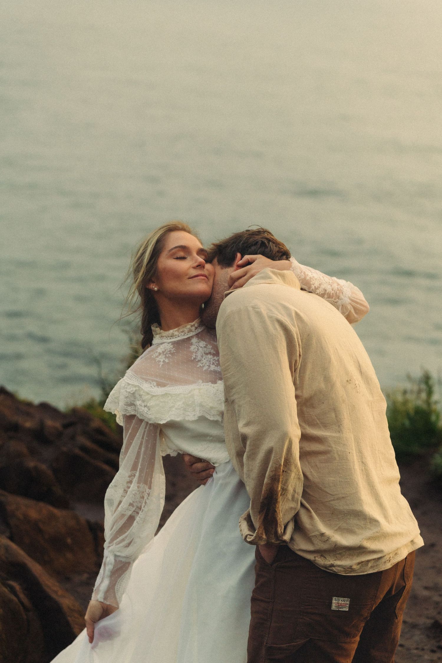 Romantic elopement on the Oregon Coast