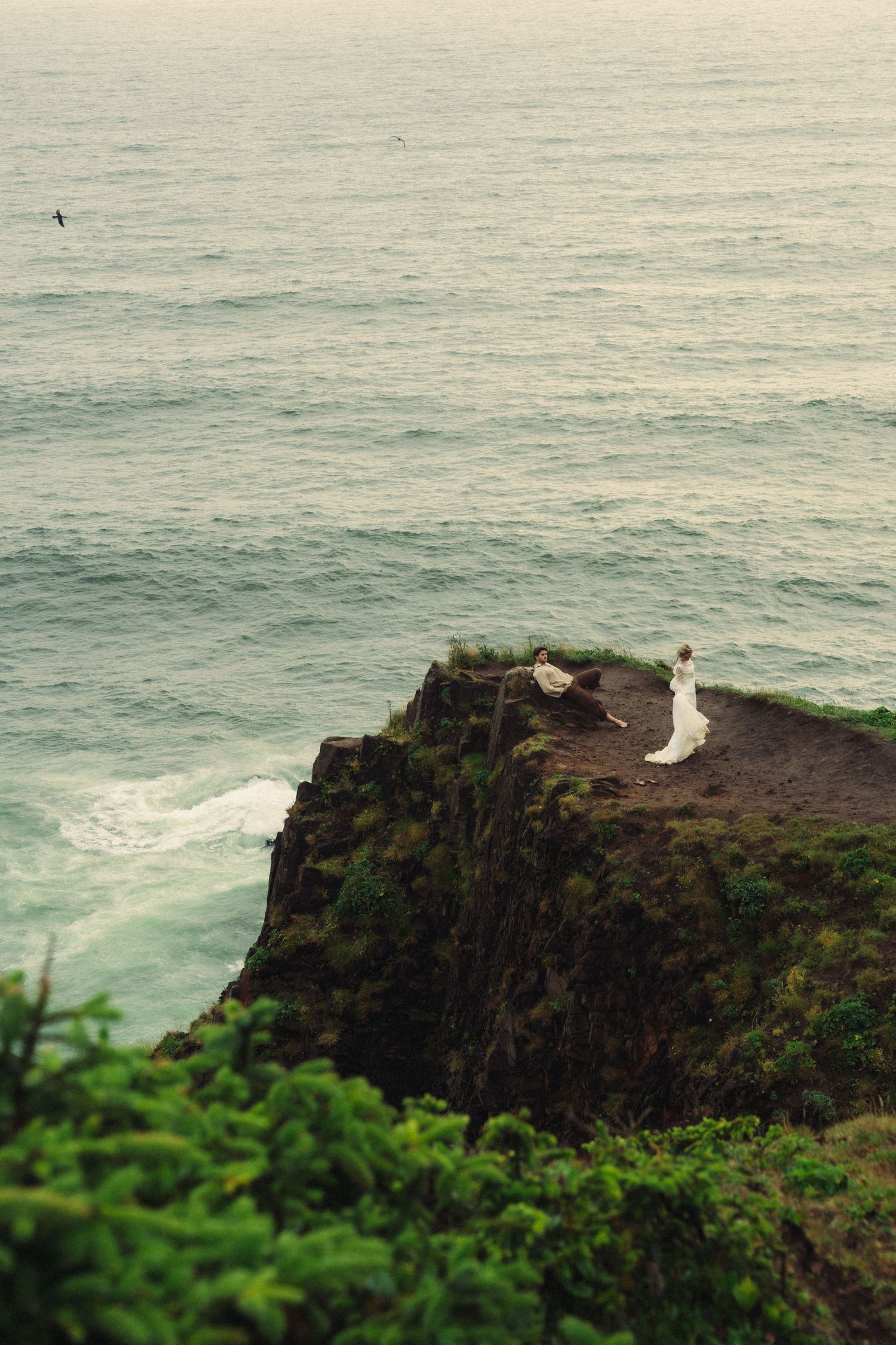Romantic elopement on the Oregon Coast
